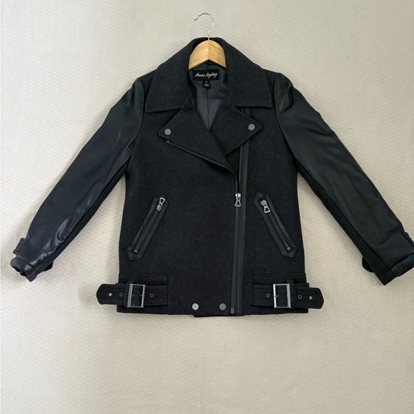 Meet your Posher, Lana - Picture 5 of 5